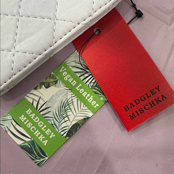 Badgley Mischka White Quilted Vegan Leather Wallet - Picture 2 of 6